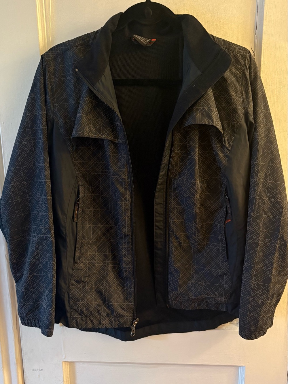 Black and Gray Patterned Running Lightweight Jacket -Nike - Picture 3 of 7